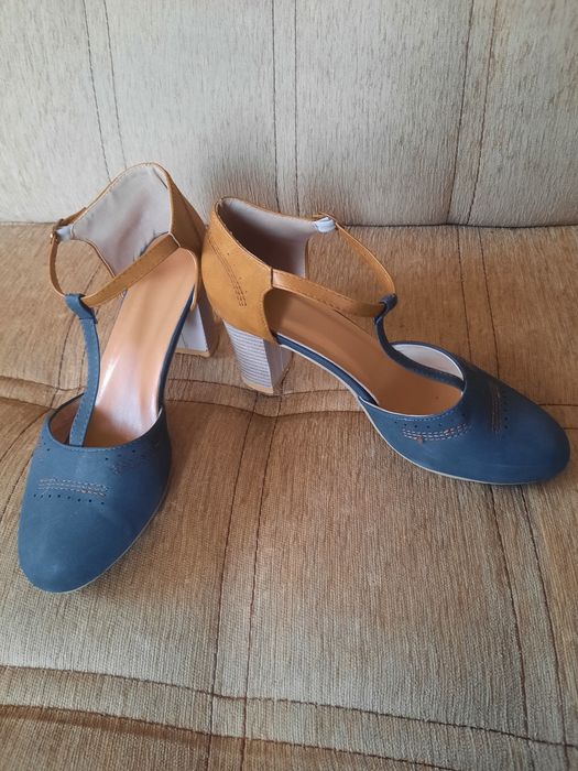 Продавам елегантни дамски обувки