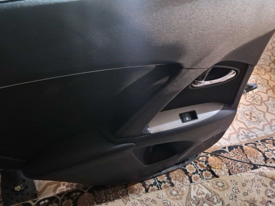 Задна лява врата за Toyota Avensis T27