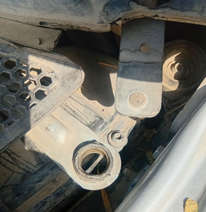 Шарнир дворника Audi Q7