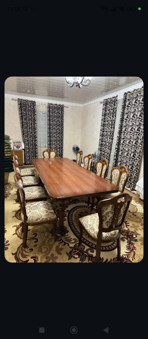 Стол стулья и стенка