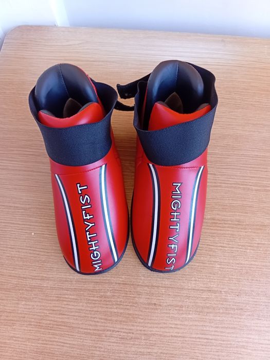 Echipament Taekwondo, 2 casti