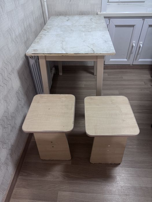Продам стол и 2 стула