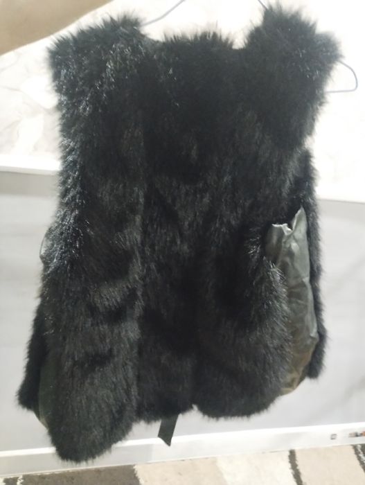 Продам меховую желетку