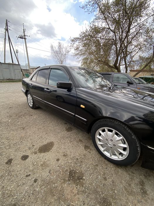 Продам машину мерседес w210