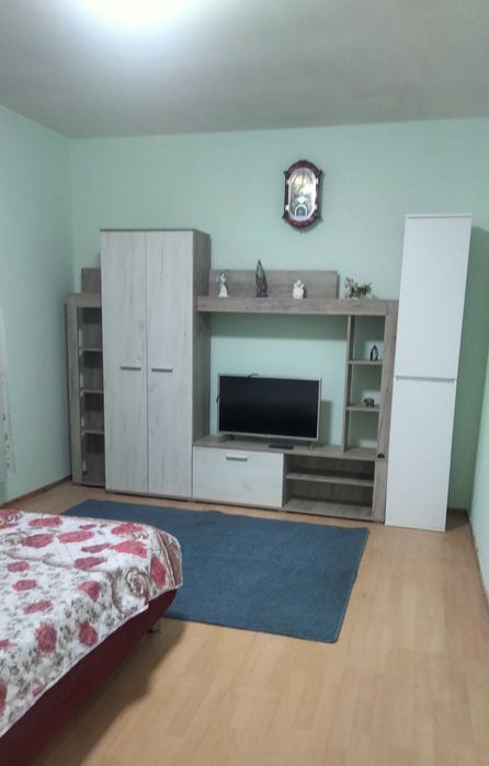 Închiriez garsoniera