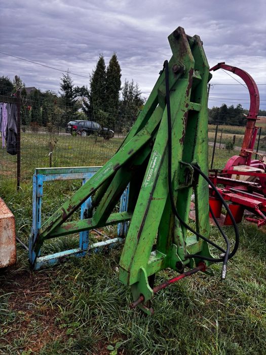 Încărcător în tiranti la tractor
