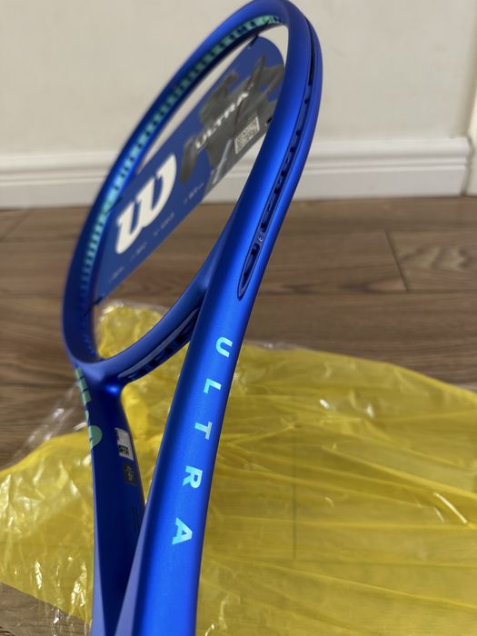 Wilson Ultra V5 an 2026,greutate 300g,grip 4