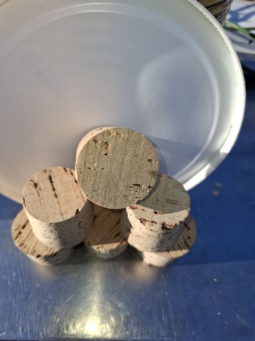 Продавам коркови тапи