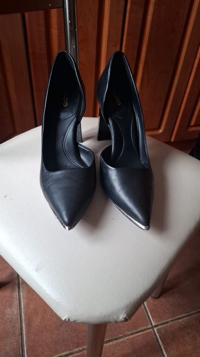 Vând ghetuțe și pantofi din piele naturală Aldo și pantofi Flavia