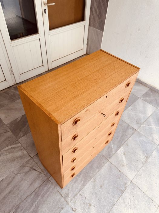 Винтидж скрин от масив – скандинавски стил (Швеция)