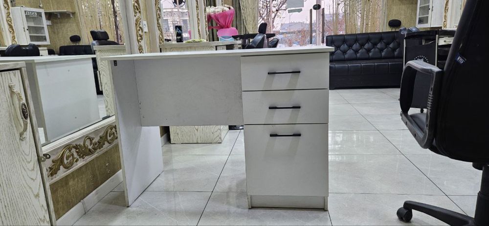 Стол сотилади писменный