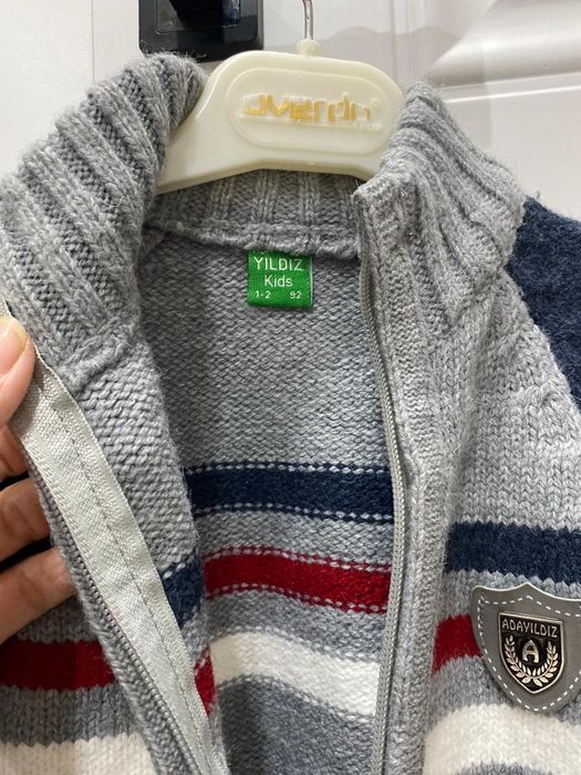 Продам теплый свитер на мальчика