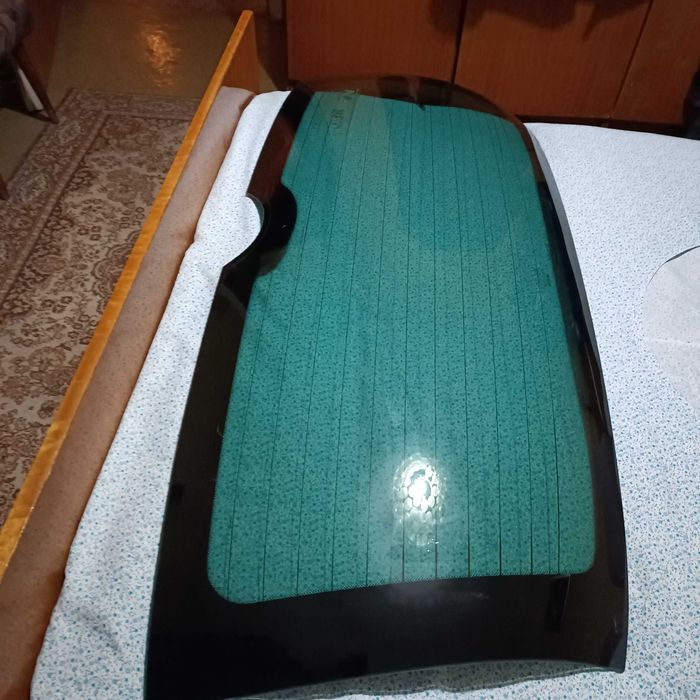 Продавам задно стъкло за Рено Клио2