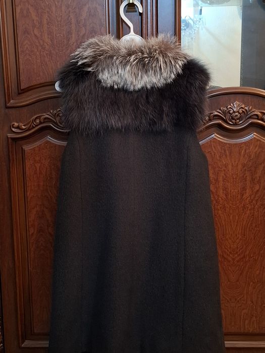 Натуральная жилетка из кашемира с мехом чернобурки