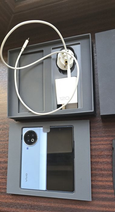 Vivo X Fold 2 в отличном состоянии
