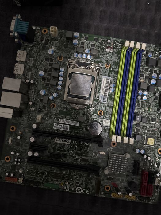 Placa de baza+cooler procesor+procesor+carcasa