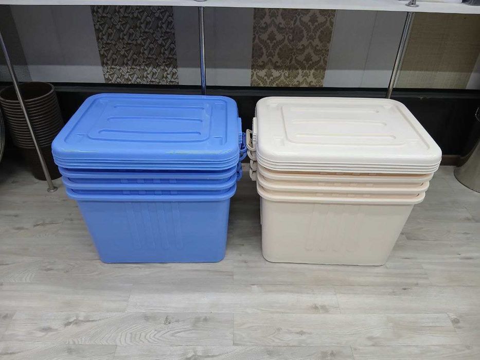 Большой пластиковый контейнеры
