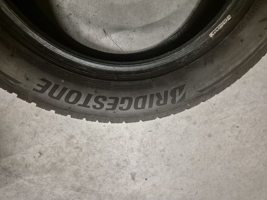 2 anvelope iarna Bridgestone 205 60 16 stare foarte buna