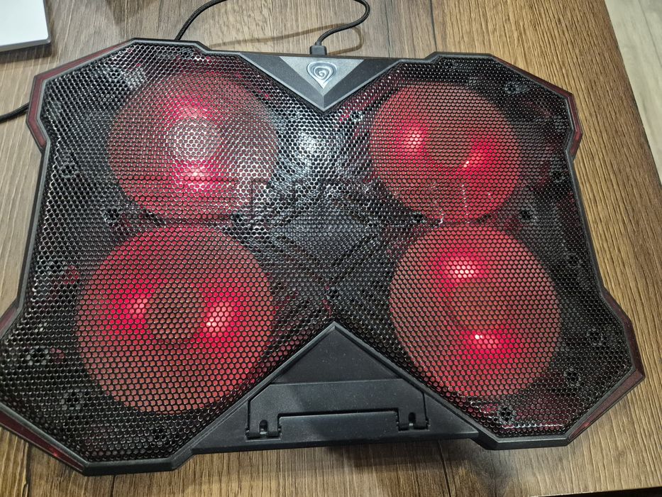 Охлаждаща гейминг подложка Genesis