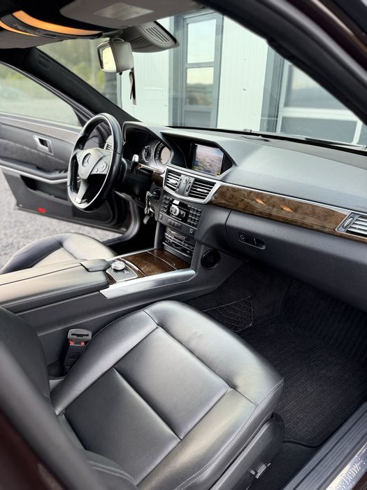 Mercedes-Benz E350  (W212)  3.0 V6  265 CP   2010