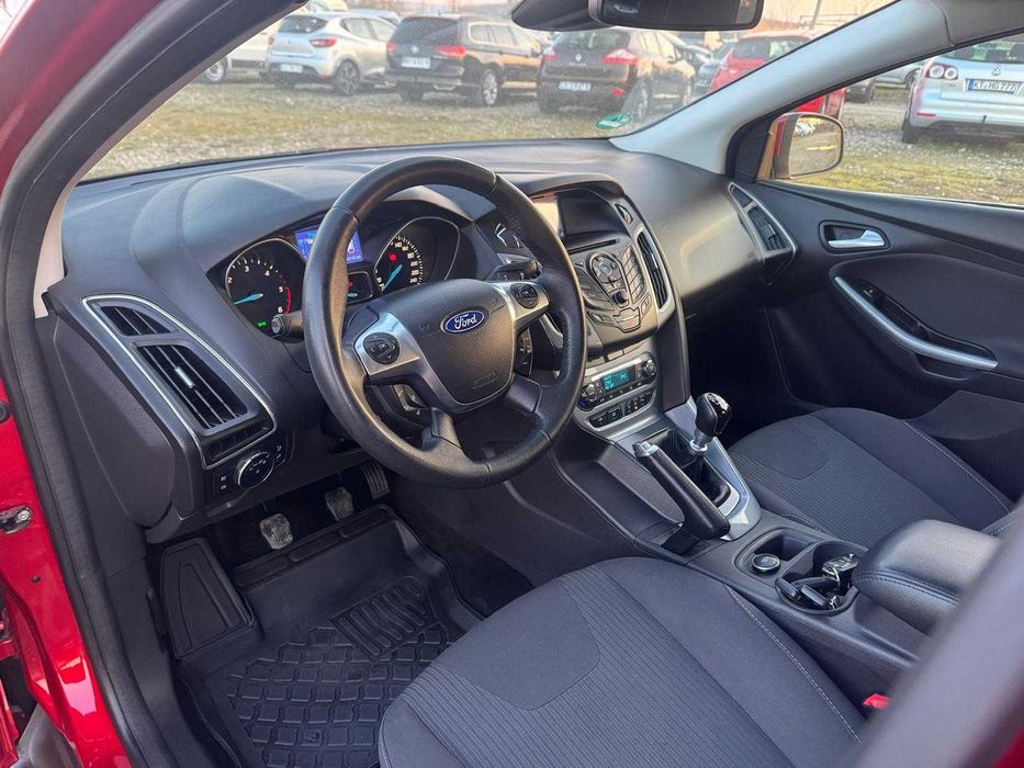 Ford Focus TITANIUM /// 1.6 diesel /// Full led /// Park assist///
