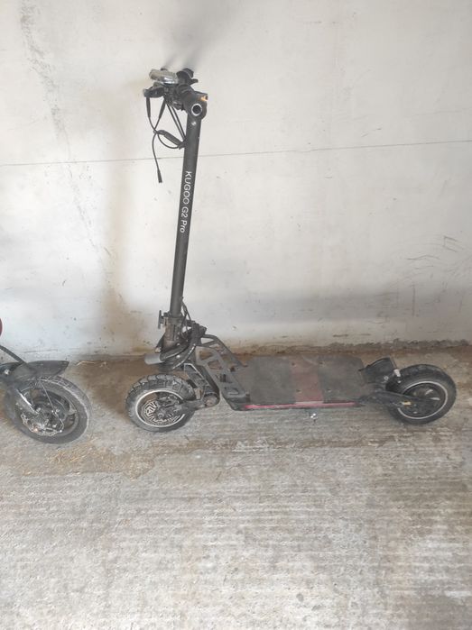 Vând trotineta Hugo G2 pro