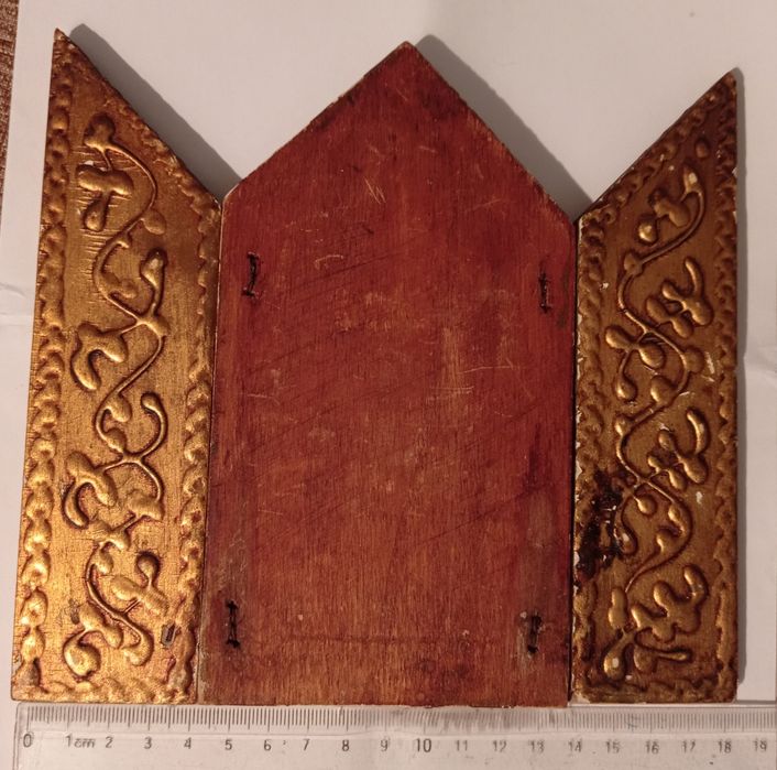 Vând/Schimb icoană veche,nu este pictură.Material:lemn vopsit.