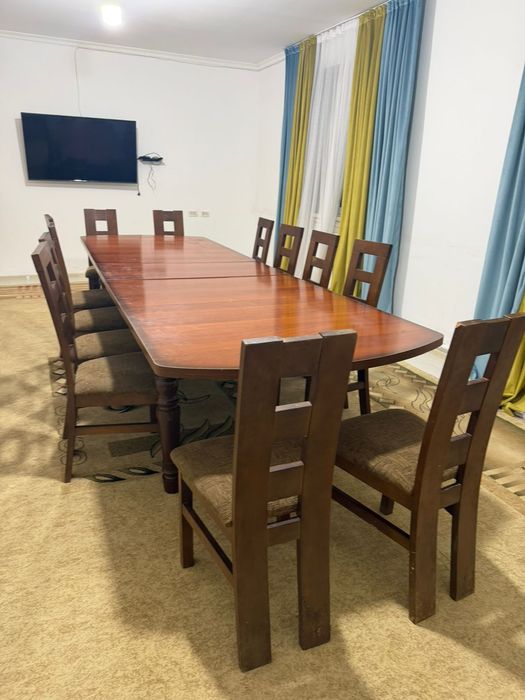 Стол и стулья деревянный