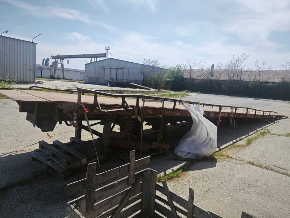 Товарна рампа за мотокар