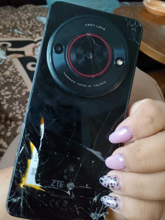 Dva telefona za chasti