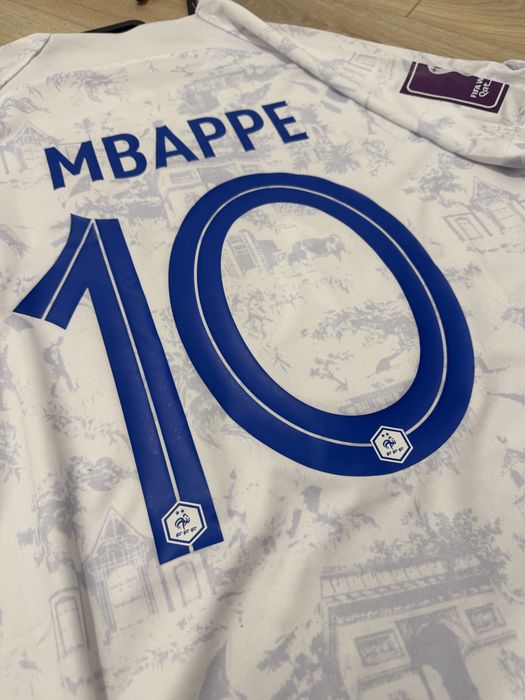 Tricou de fotbal World Cup 2022 Kylian Mbappe 10 marime M nou cu eticheta away