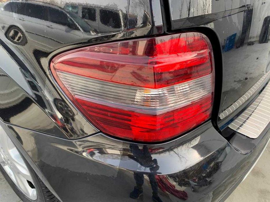 Dezmembrez mercedes ML W164  ml 320/bara fata/far xenon/capota/