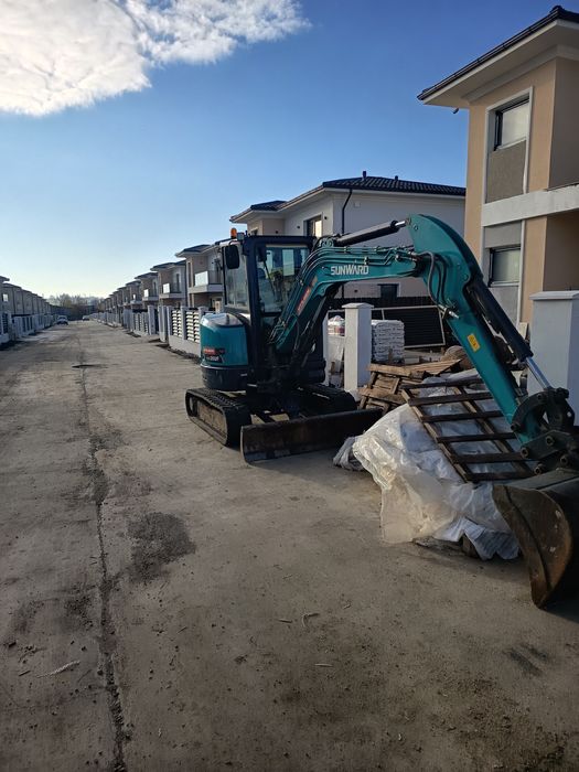 Miniexcavator de inchiriat