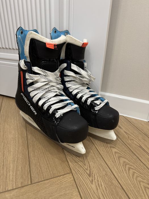 Продам коньки Fischer
