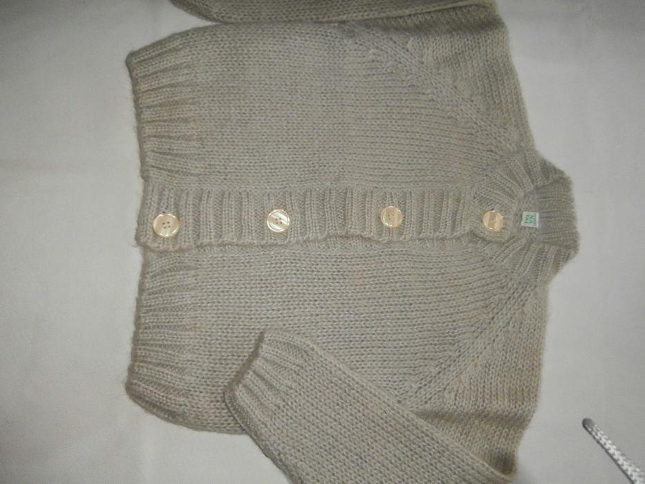 Детска плетена жилетка