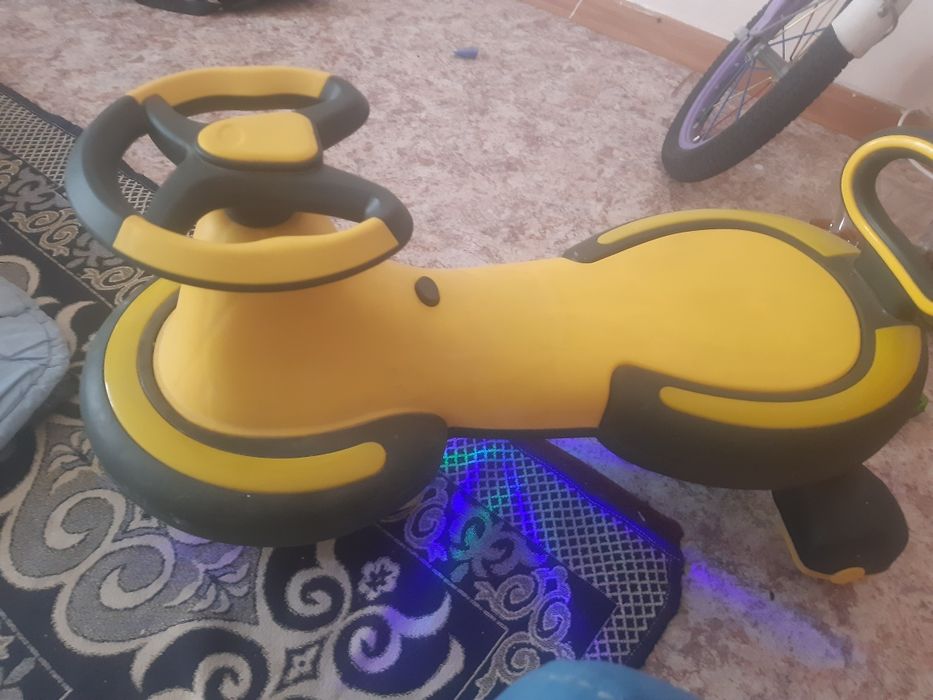 Машинка толокар м