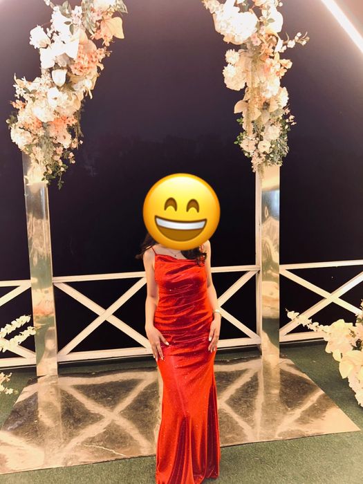 Продам выпускное блестящее красное платье