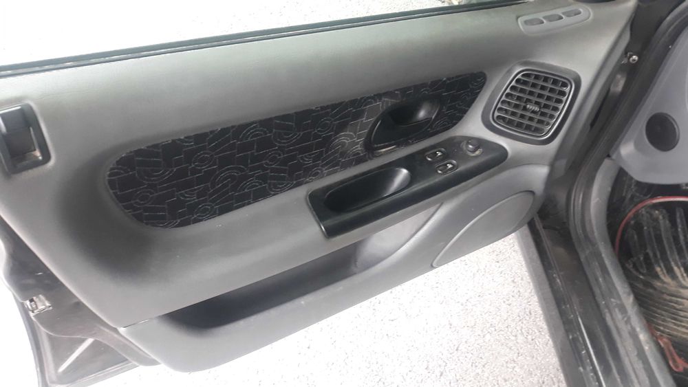 Рено  лагуна   1.8