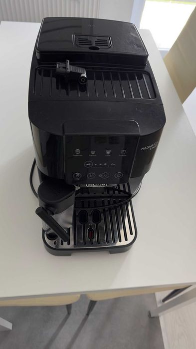 Espressor automat DELONGHI Magnifica Start, 15 bar, garanție