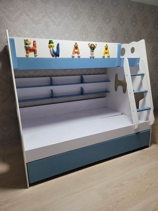 Детская двухъярусная кровать
