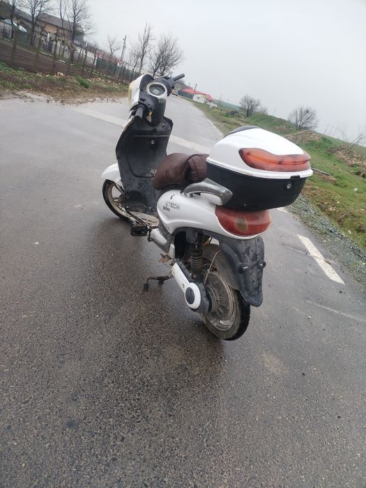 Vând sau schimb bicicletă cu motor, bicicletă, scuter electric