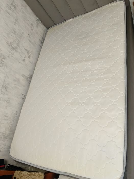 Продам матрас в отличном состоянии