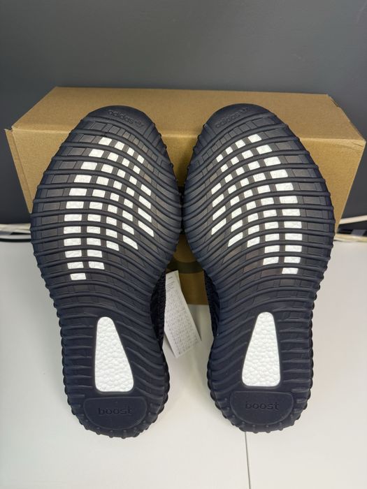 Adidasi adidad yeezy 350 v2