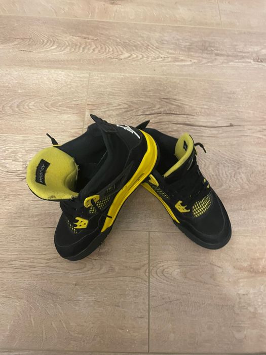 Vand ghete Air Jordan Retro 4 Thunder Black Yellow