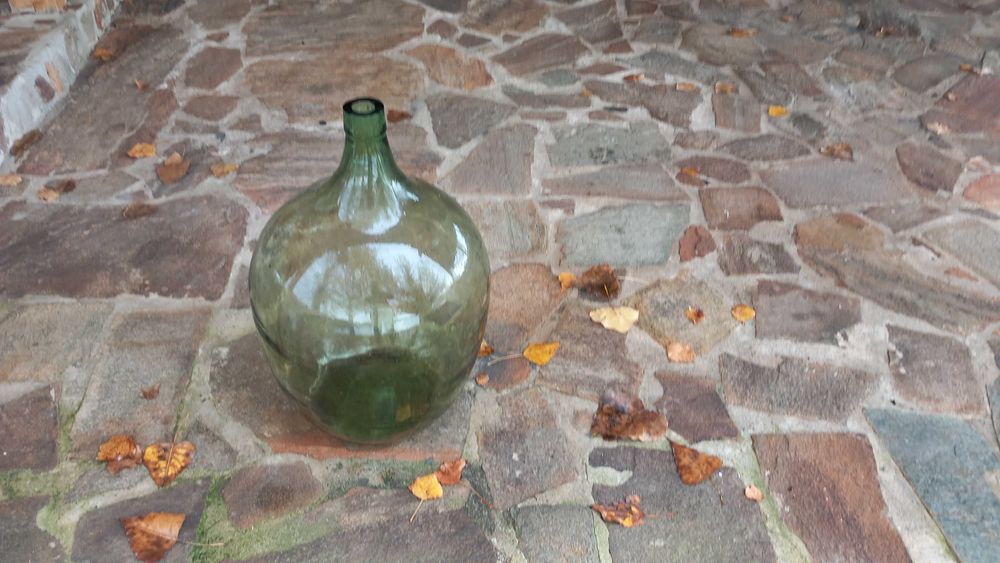 Стари дамаджани от дебело здраво стъкло