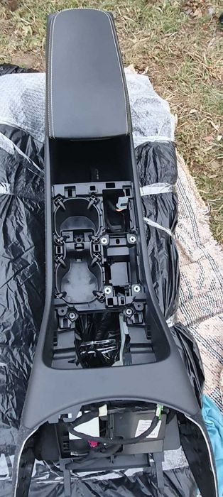 consola centrala Volvo XC40, 2020