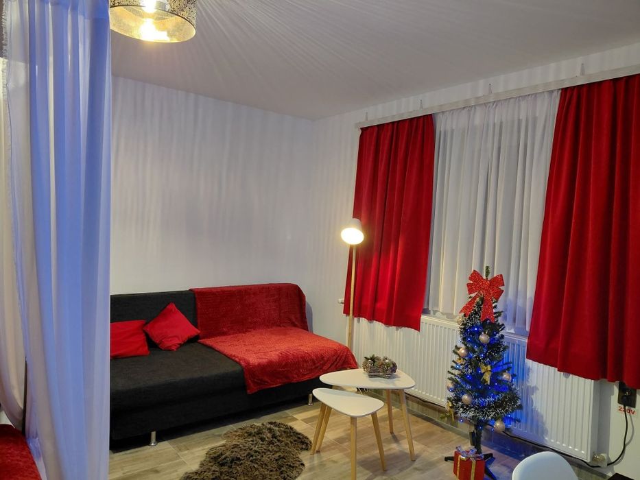 Inchiriez casuta recent renovata