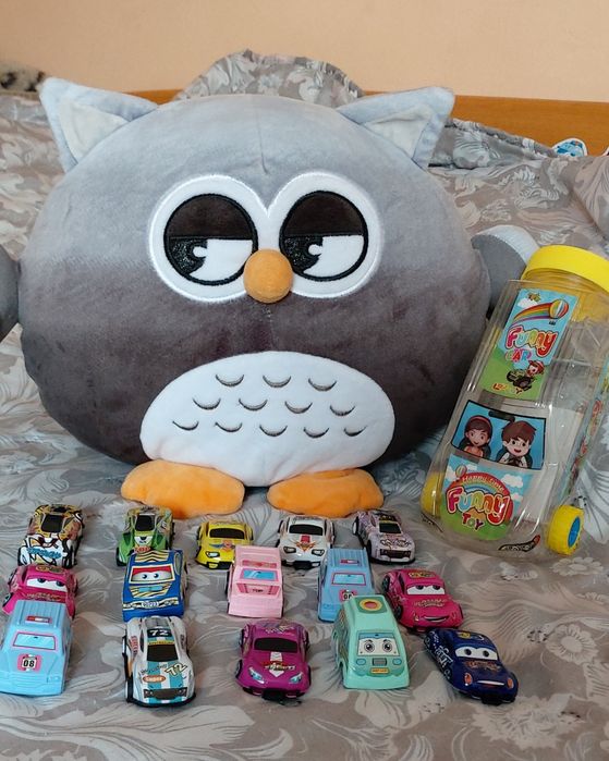 Кола тип кутия с 15 колички вътре