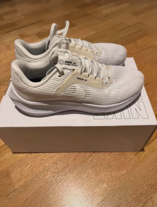Adidasi de alergare Nike Pegasus 41, albi