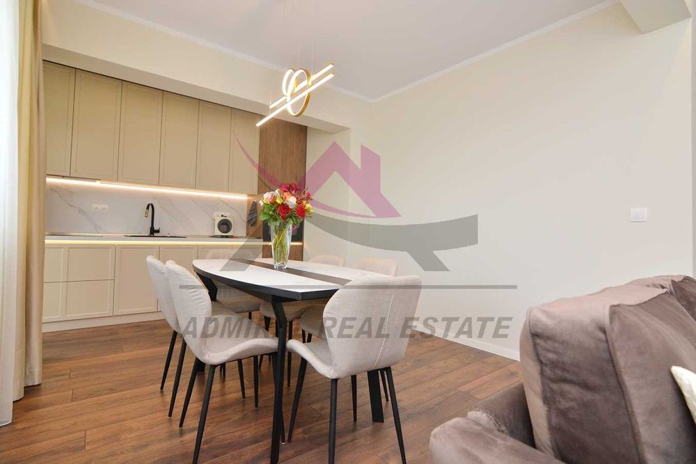 Продава се Тристаен апартамент в Варна, Базар Левски - 102 кв.м за 2500 €/кв.м - Снимка #2